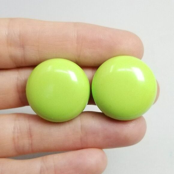 Vintage Lime Green Round Dome Clip On Earrings, Retro Plastic 70s 80s Style - Picture 5 of 6